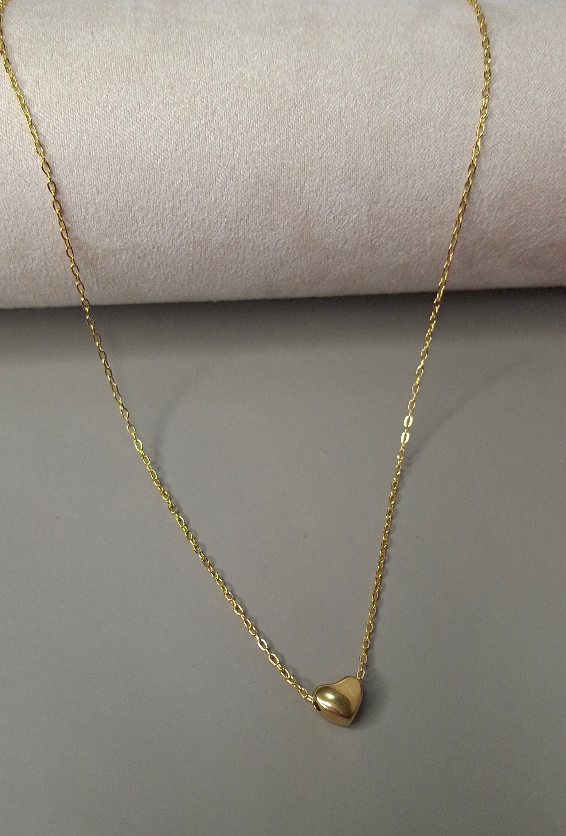 Collar corazón minimalista