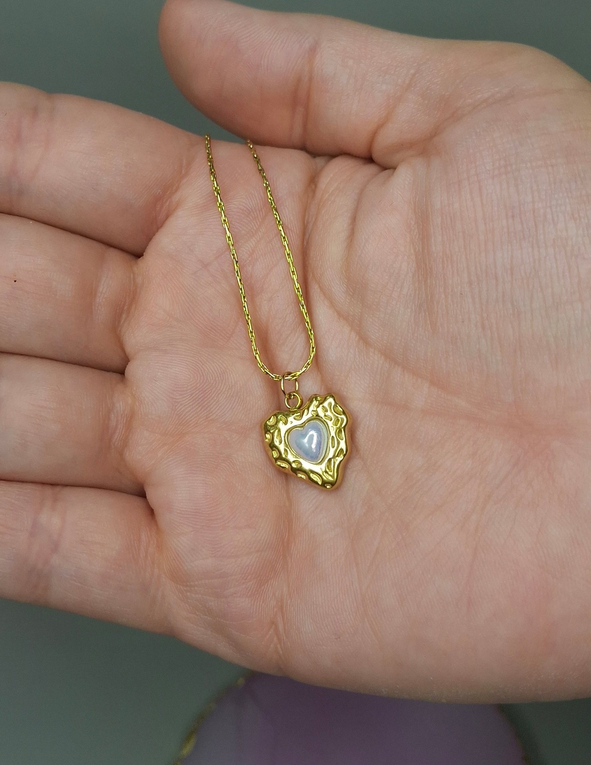 Collar corazón punteado