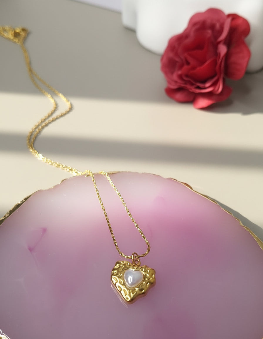 Collar corazón punteado