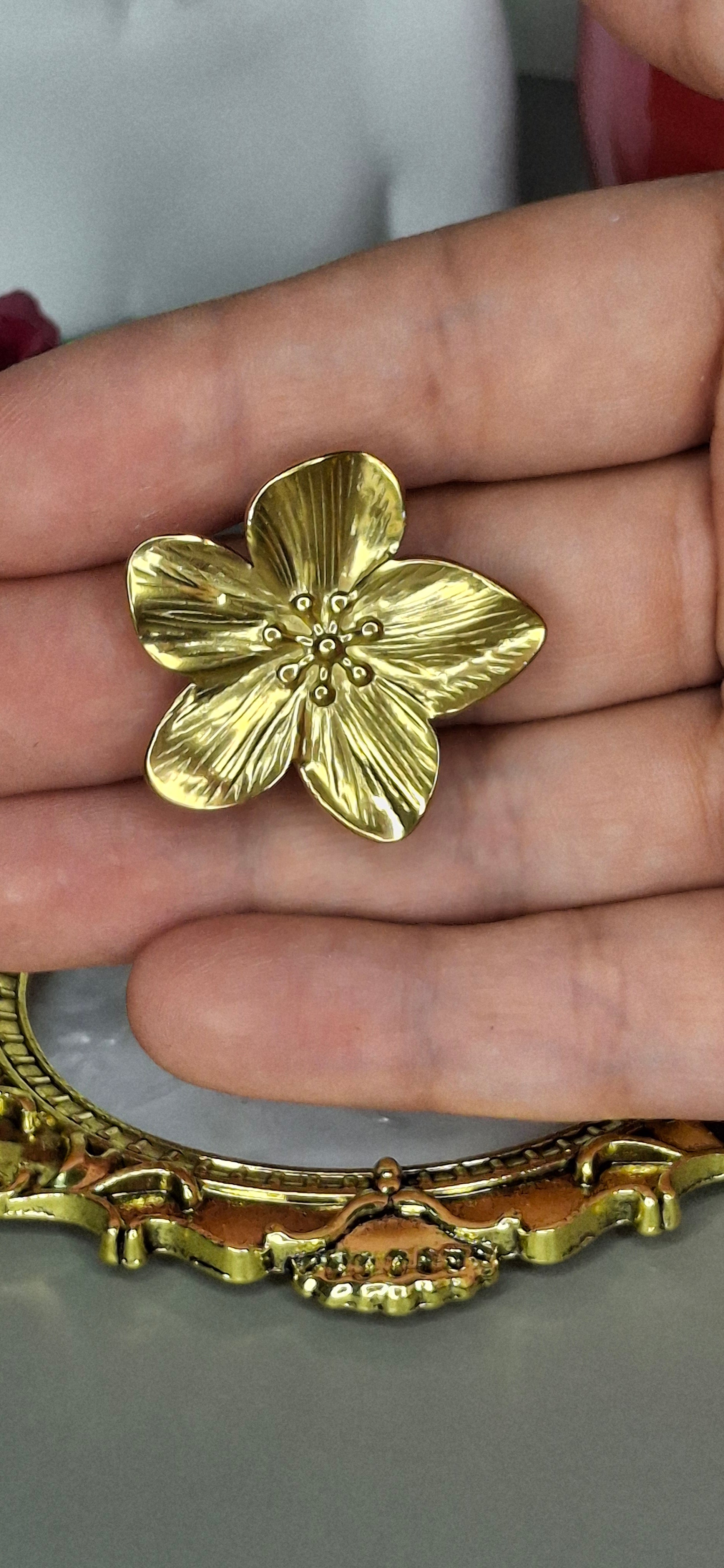 Anillo flor grande